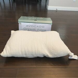 New with box Avacado Organic pillow size 19” * 29”